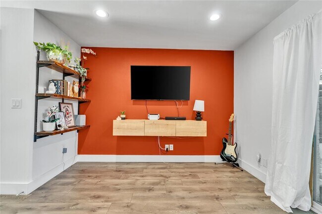 Building Photo - 3808 Southway Dr