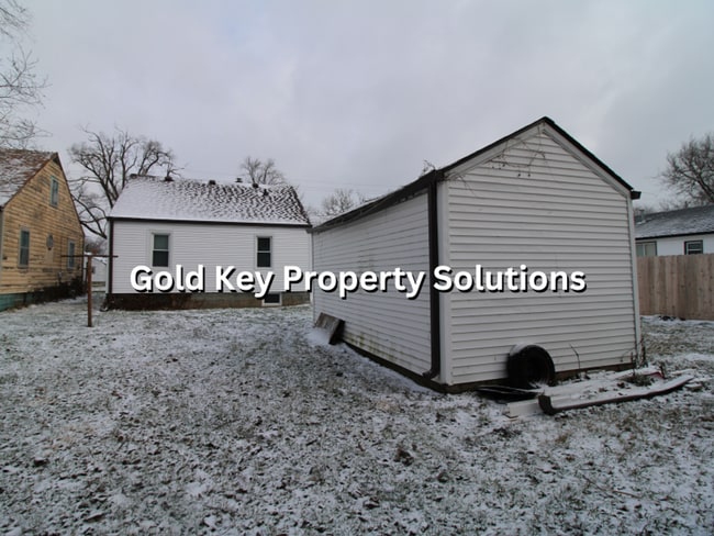 Building Photo - COMING SOON!! 2 BR 1 BA House with New Flooring and Paint (SECTION 8 APPROVED)