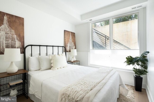 Building Photo - 1316 8th St NW