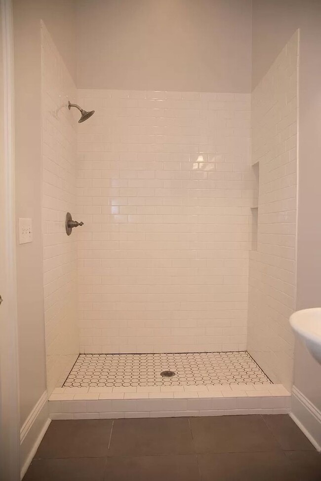 Building Photo - 3200 Banks St