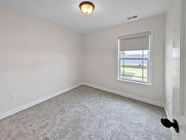 Building Photo - ALMOST NEW HOME IN SPARTANBURG READY FOR A RENTER!