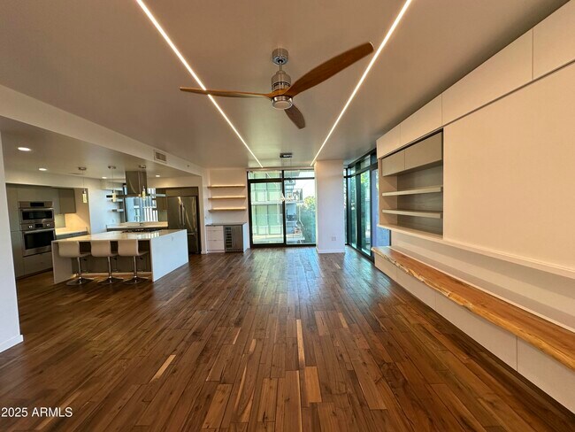 Building Photo - 200 W Portland St