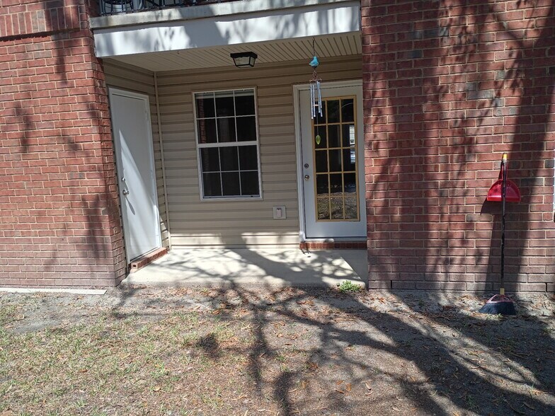 Building Photo - 211 Edgewater Rd