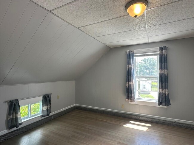 Building Photo - 296 Canonicus St