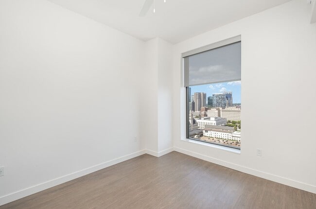 Building Photo - Luxury 1-Bedroom Condo in The Pullman – Do...