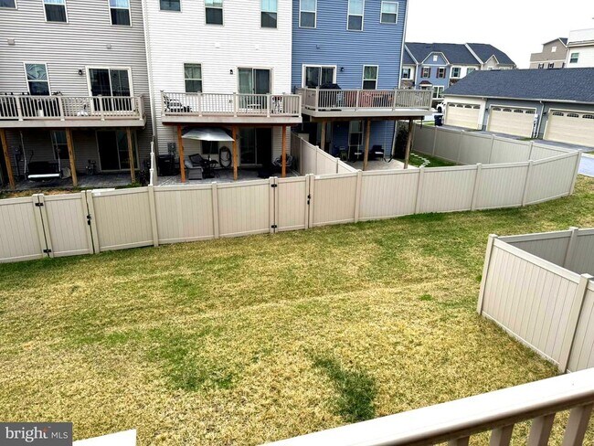 Building Photo - 10323 Quillback St