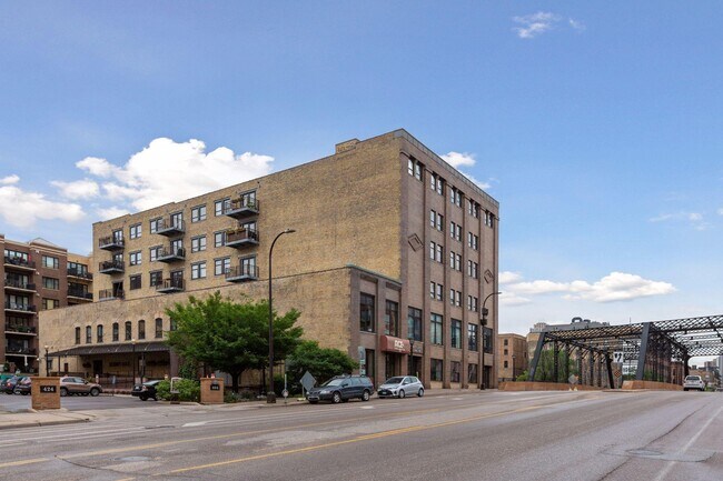 Building Photo - 404 Washington Avenue N 104
