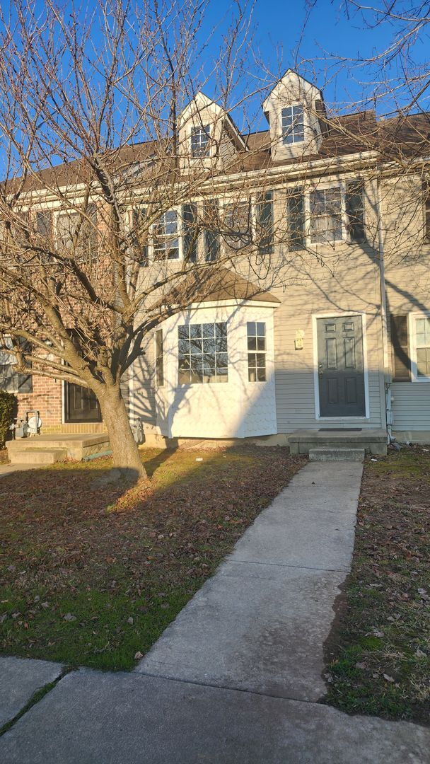 Building Photo - Affordable 2 bedroom / 1 bathroom townhome.