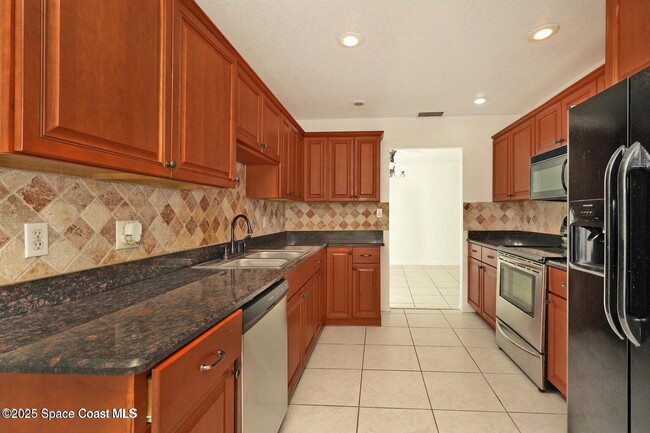 Building Photo - 765 Palm Dr