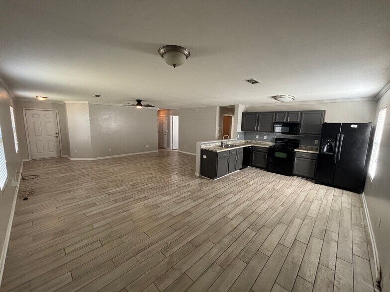 Building Photo - 306 Kenneth Blvd NW