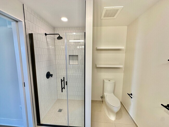 Building Photo - MOVE -IN SPECIAL-FREE RENT! Luxury 2 Bedroom, 2.5 bath Avidian Condo in Navy Yard with Parking.