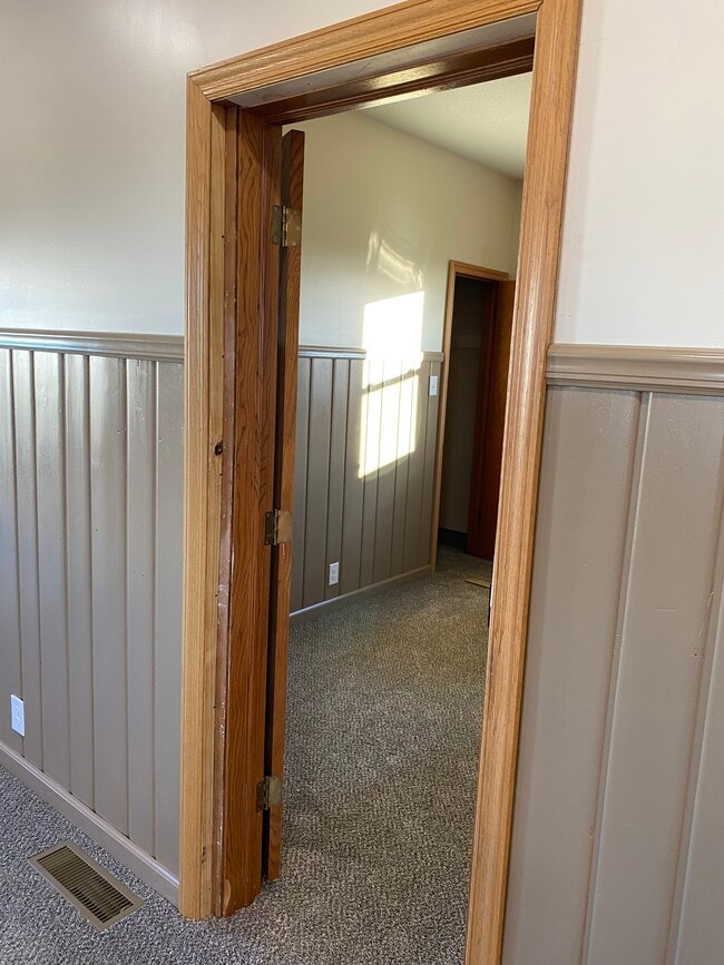 Building Photo - 105 Wapak St