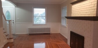 Building Photo - 54 Lambert St