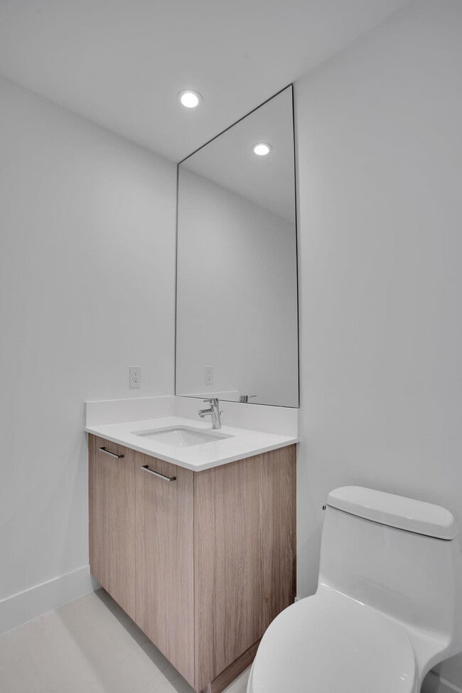 Building Photo - 153 N Seabreeze Blvd