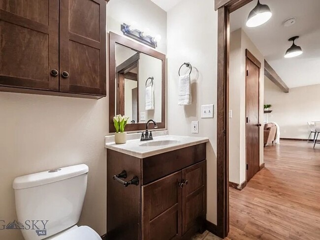 Building Photo - Cute House, Large Yard