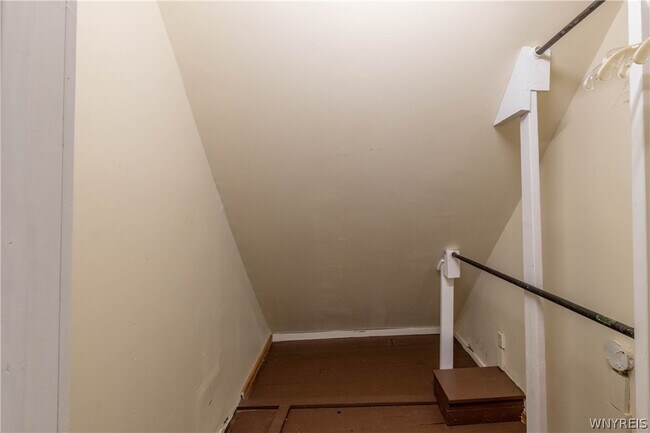 Building Photo - 107 Hawley St