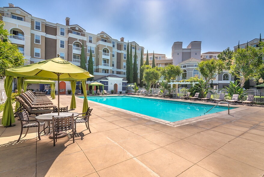 Pinnacle at MacArthur Place 31 E MacArthur Cres Santa Ana CA 92707