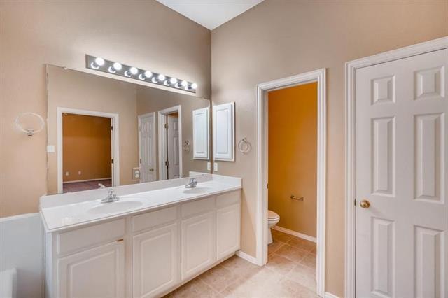 Building Photo - 3211 Bloomfield Trail