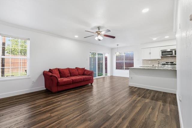 Building Photo - 1715 Southampton Dr