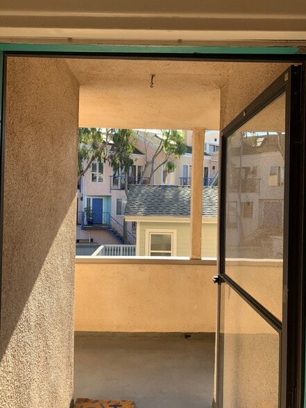 Building Photo - 2444 4th St