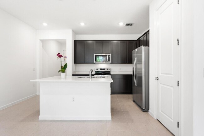 Building Photo - 4315 Efendi Dr