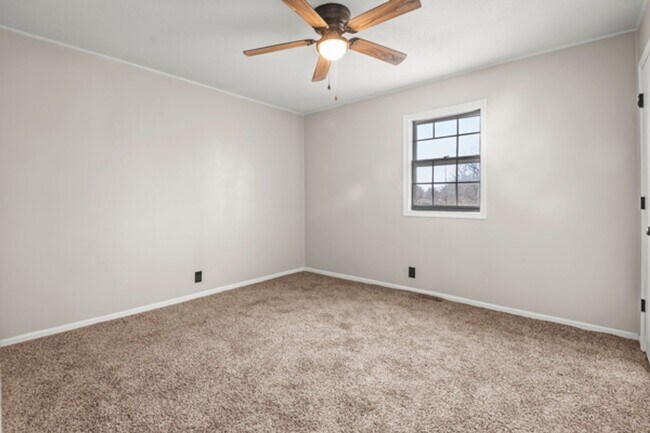 Building Photo - 246 SE 101st Rd