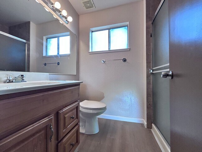 Building Photo - 5712-5714 Manzanita Avenue