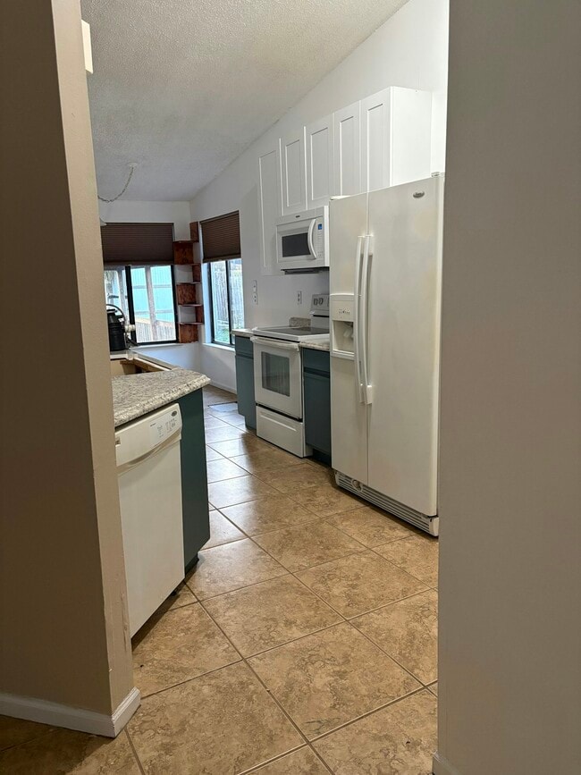 Building Photo - 1310 Altamont Ave NE