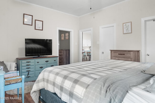 Building Photo - 501 Daspit St