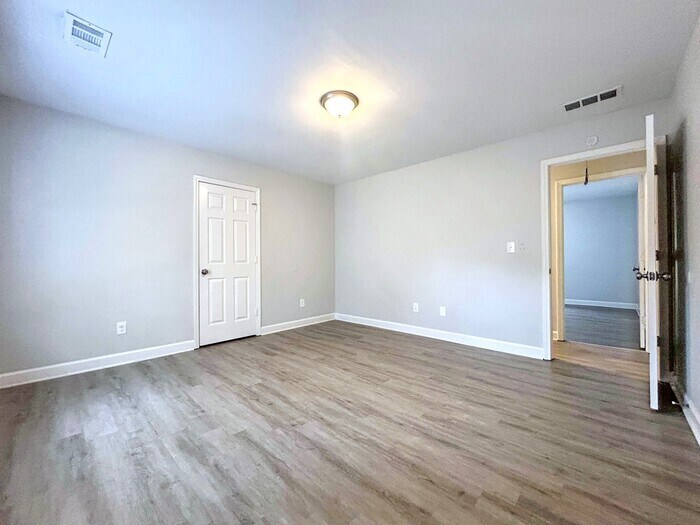 Building Photo - 992 Sims Ave NW