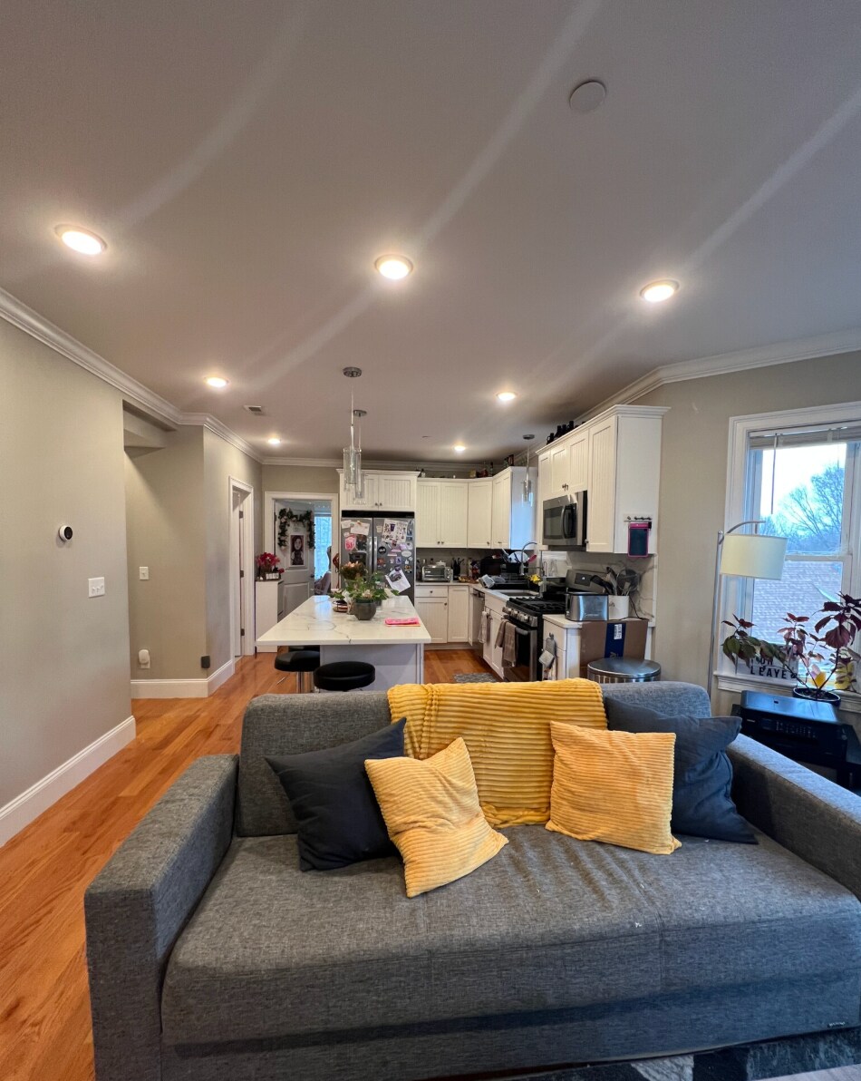 Building Photo - 118 Holland St