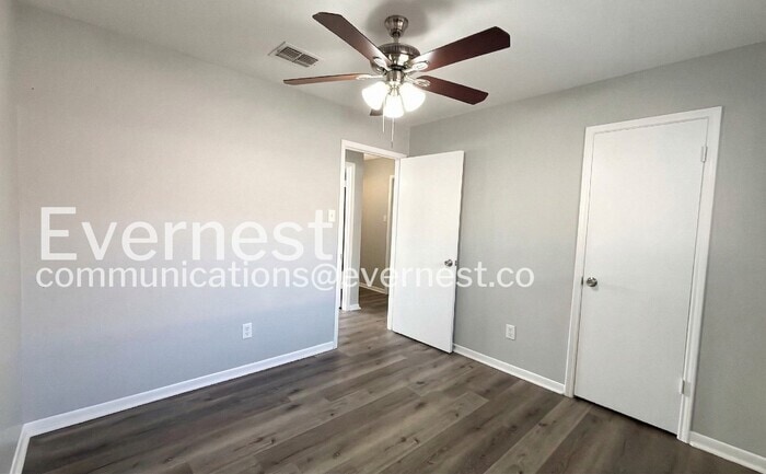 Building Photo - 6654 Laughlin Dr