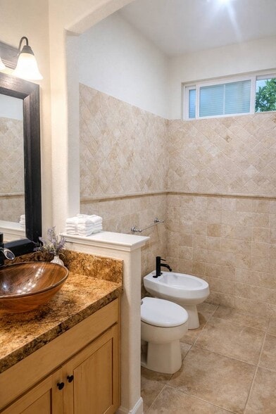 Building Photo - 333 Foothill Dr