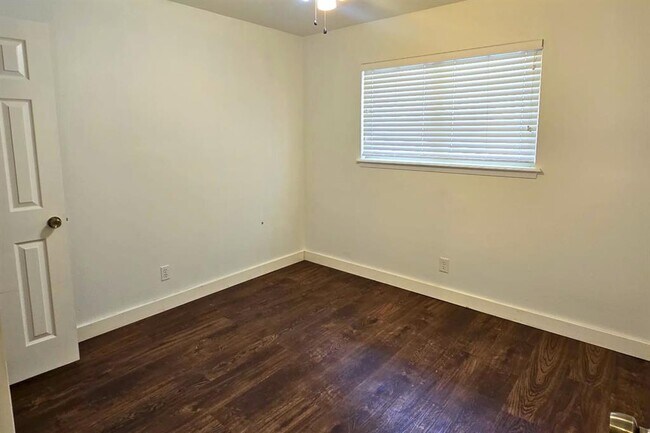 Building Photo - 9303 Robins Nest Ln