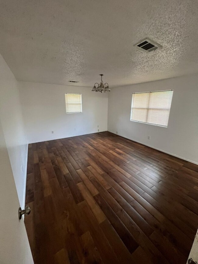 Building Photo - Gorgeous all renovated Home in Huntsville,...