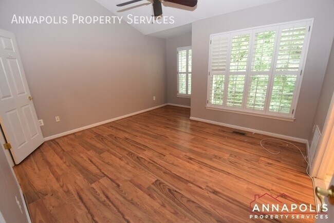 Building Photo - 30 Harbour Heights Dr