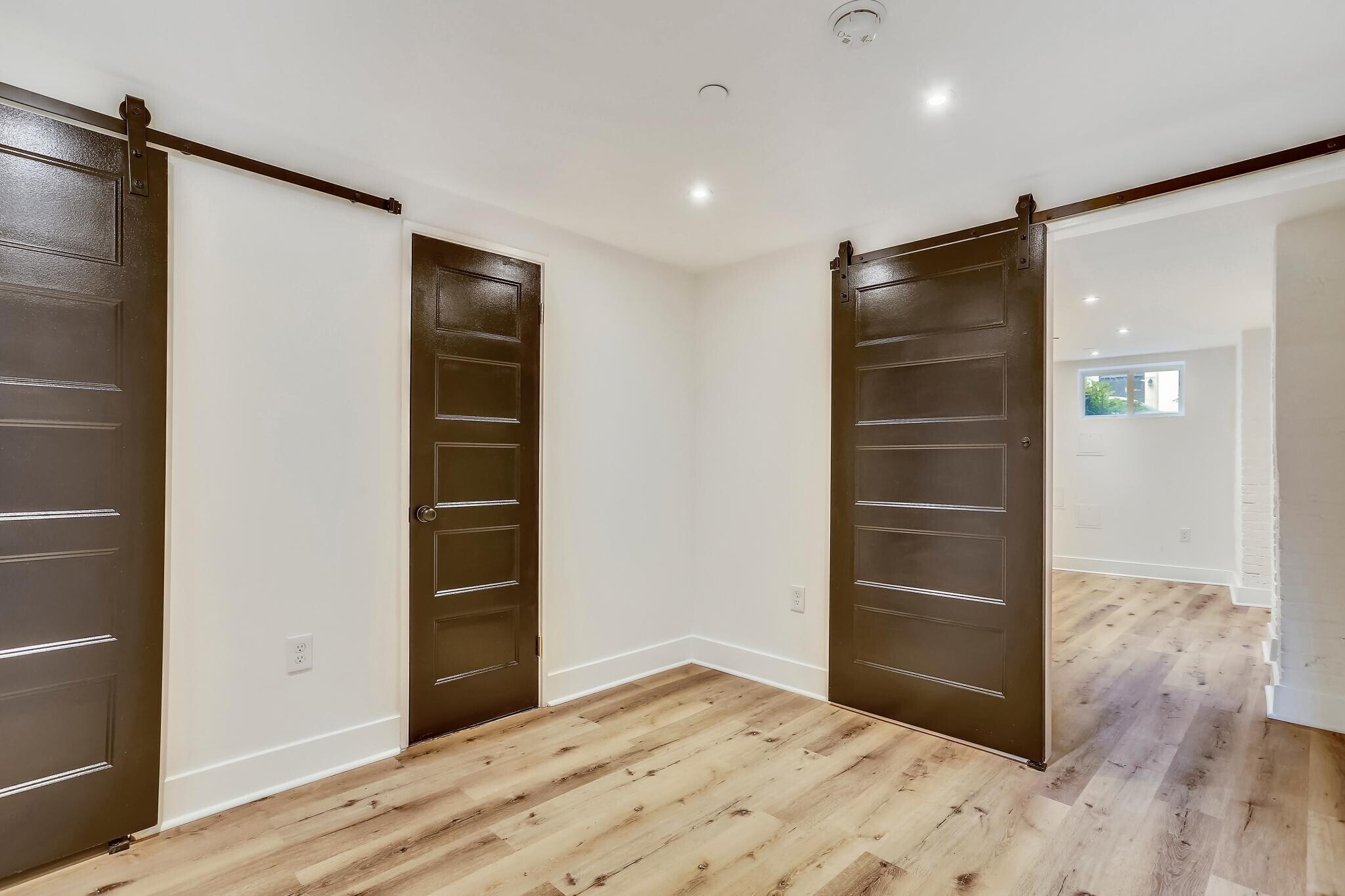 Building Photo - 1855 Mintwood Pl NW