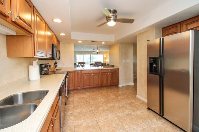 Building Photo - ** 2/2 CHARMING FURNISHED CONDO AT THE ISL...