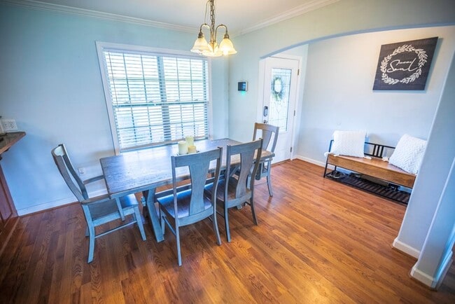 Building Photo - Charming Brick Home with Open Floor Plan & Great Outdoor Space in North Valdosta