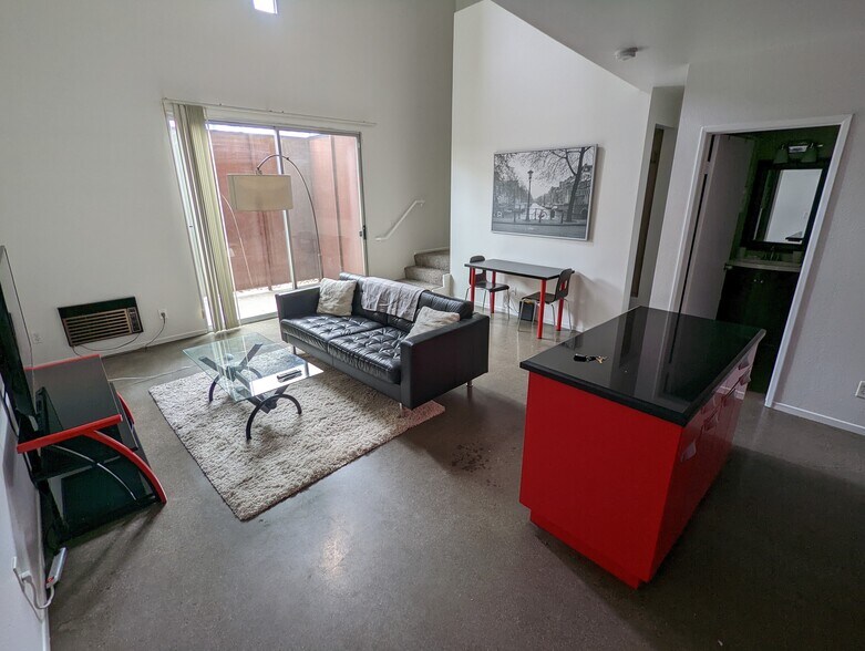 Building Photo - 948 G St