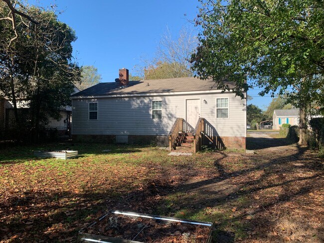 Building Photo - Total electric 3 bedroom