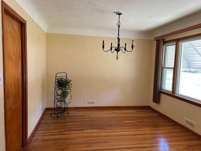 Building Photo - Brick 4 Bedrooms house is South Euclid With 2 Cars Detached Garage for Rent