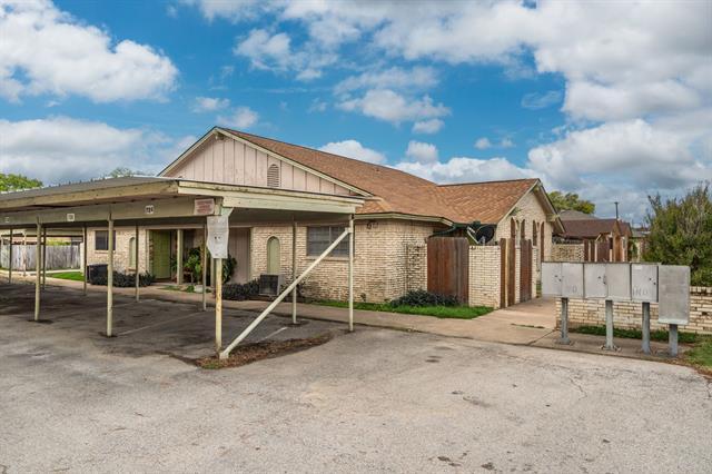 Building Photo - 726 E Pecan St