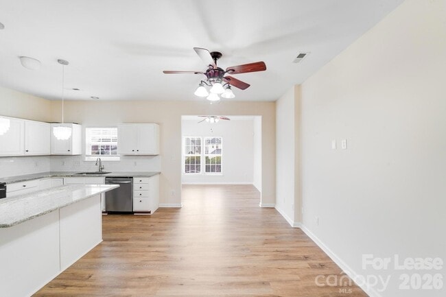 Building Photo - 4901 Sunburst Ln