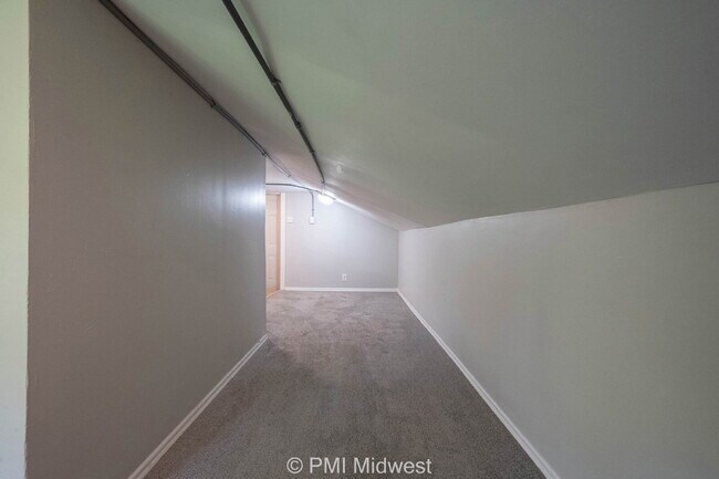 Building Photo - "Chic Studio Living: Spacious 768 Sq Ft Gem in Indianapolis!"