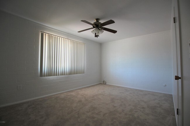 Building Photo - 11417 N 103rd Ave