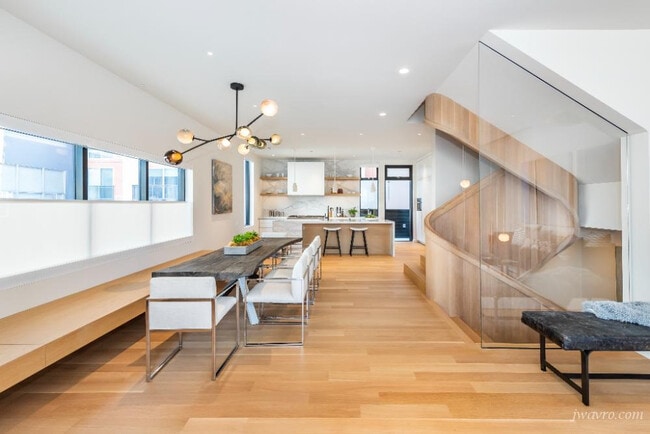 Building Photo - 17 Guy Pl