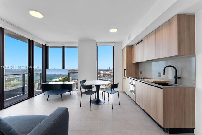 Building Photo - 121 NE 5th St