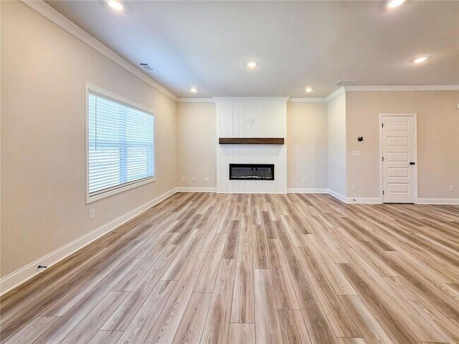 Building Photo - 3517 Iron Hearth Bnd