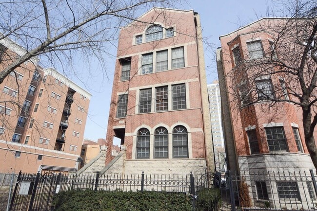 Building Photo - 934 W Leland Ave